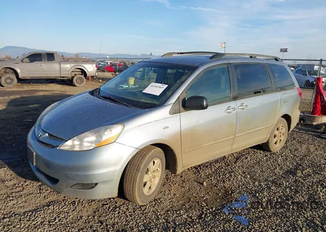 2010 Toyota Sienna Le z USA, uszkodzony, nr VIN 5TDKK4CC1AS306106